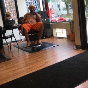 Meet your Posher, Louis